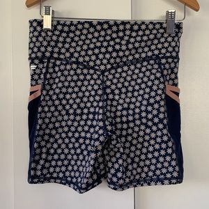 Fabletics Trinity Motion365 Mid Rise 5” Short